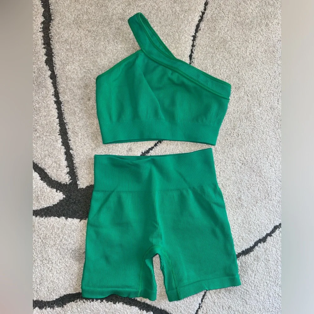 2 Pieced Ribbed One Shoulder High Waist Shorts Seamless Sports Bra Gym Set - Picture 2 of 6